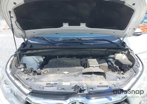 2015 Toyota Highlander Le Plus V6 из США, поврежденный, VIN 5TDBKRFH3FS197580